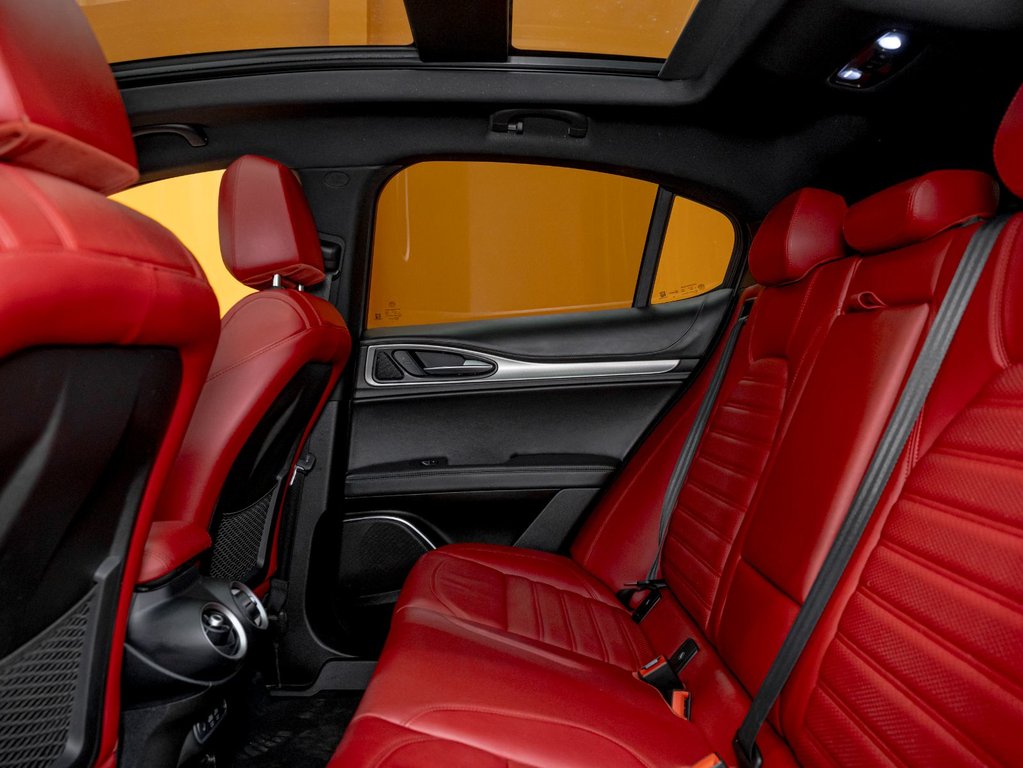 Alfa Romeo Stelvio  2022 à St-Jérôme, Québec - 28 - w1024h768px