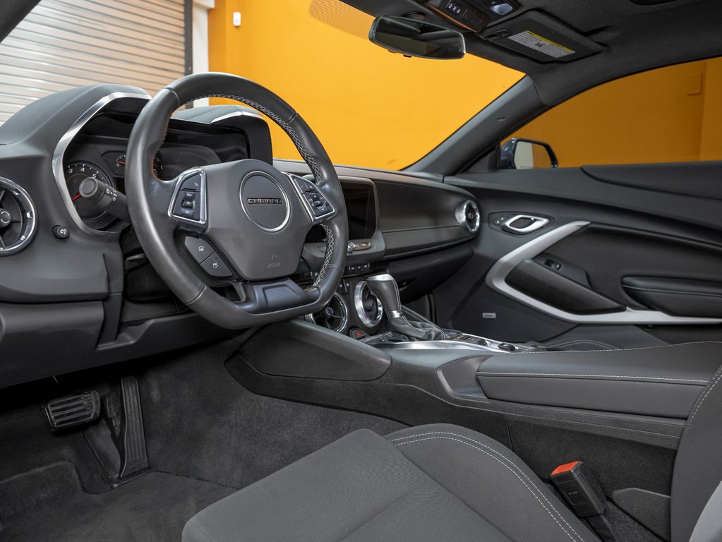 Chevrolet Camaro  2023 à St-Jérôme, Québec - 2 - w1024h768px