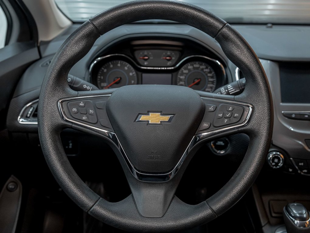 2017 Chevrolet Cruze in St-Jérôme, Quebec - 12 - w1024h768px