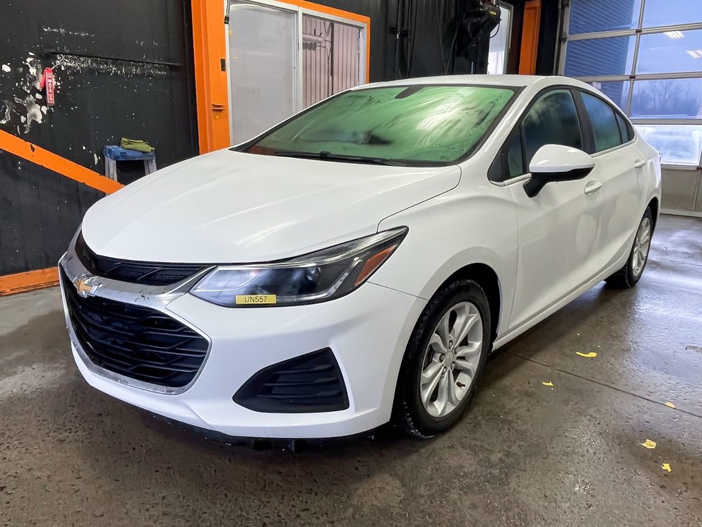 2019 Chevrolet Cruze in St-Jérôme, Quebec - 1 - w1024h768px