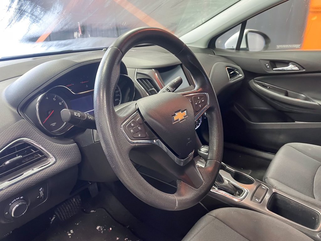 2019 Chevrolet Cruze in St-Jérôme, Quebec - 3 - w1024h768px