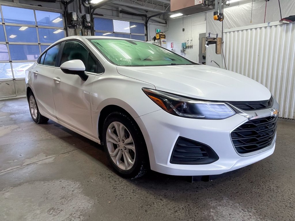 2019 Chevrolet Cruze in St-Jérôme, Quebec - 9 - w1024h768px