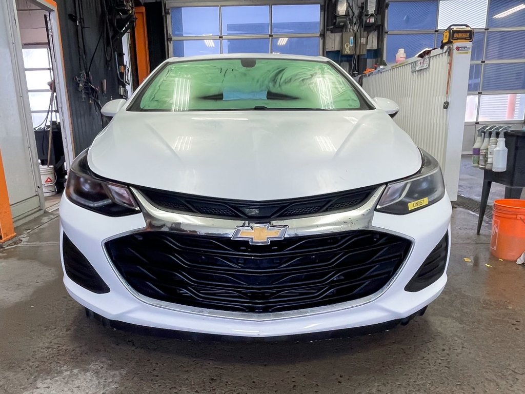 2019 Chevrolet Cruze in St-Jérôme, Quebec - 4 - w1024h768px