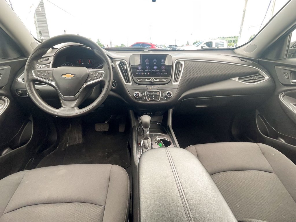 Chevrolet Malibu  2023 à St-Jérôme, Québec - 10 - w1024h768px