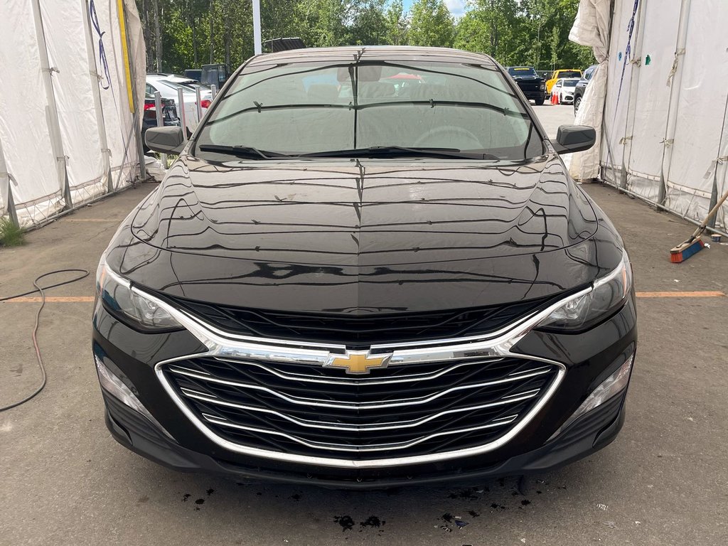 Chevrolet Malibu  2023 à St-Jérôme, Québec - 4 - w1024h768px