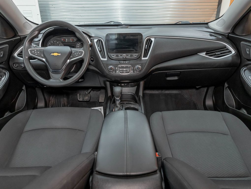 Chevrolet Malibu  2023 à St-Jérôme, Québec - 11 - w1024h768px