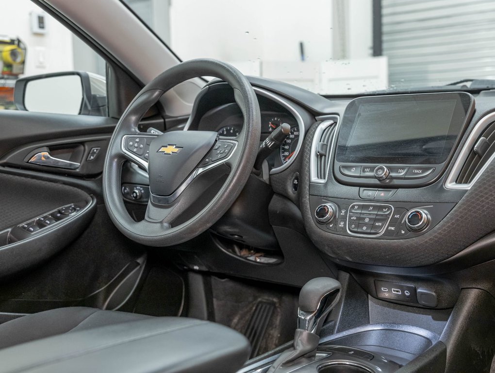 Chevrolet Malibu  2023 à St-Jérôme, Québec - 25 - w1024h768px