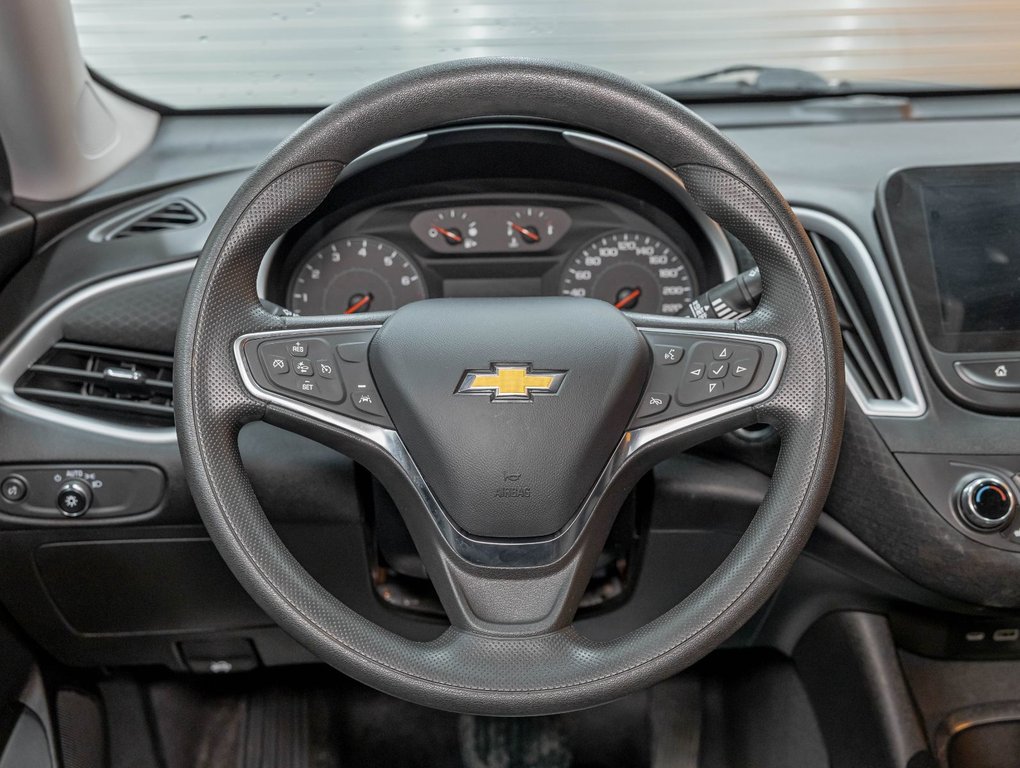 Chevrolet Malibu  2023 à St-Jérôme, Québec - 12 - w1024h768px