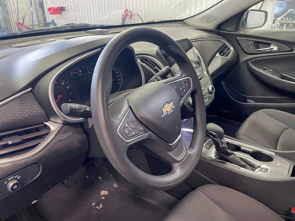 2024 Chevrolet Malibu in St-Jérôme, Quebec - 3 - w1024h768px