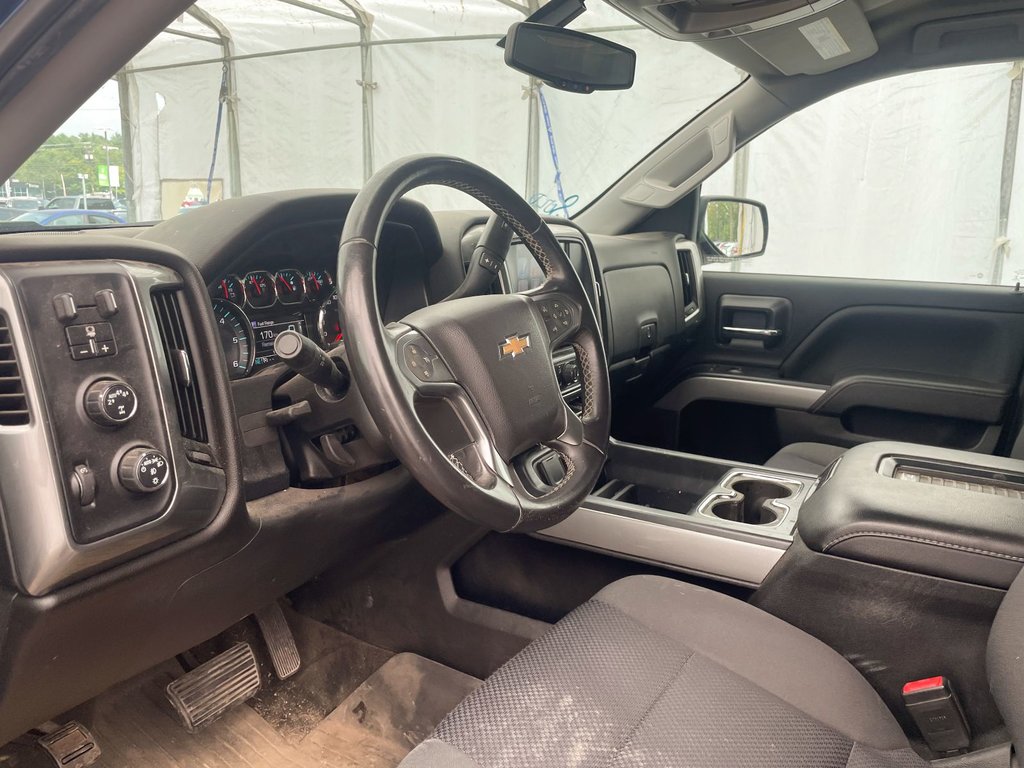 2017 Chevrolet Silverado 1500 in St-Jérôme, Quebec - 3 - w1024h768px