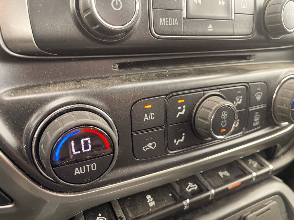 2017 Chevrolet Silverado 1500 in St-Jérôme, Quebec - 13 - w1024h768px