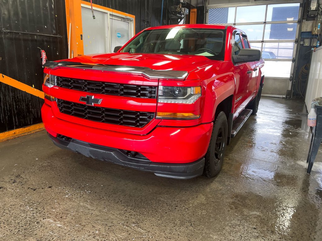 Chevrolet Silverado 1500  2017 à St-Jérôme, Québec - 1 - w1024h768px