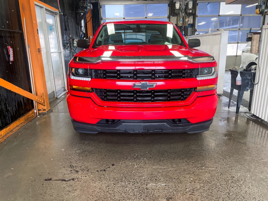 Chevrolet Silverado 1500  2017 à St-Jérôme, Québec - 4 - w1024h768px