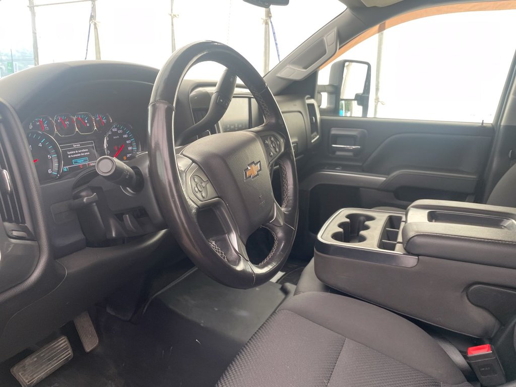 Chevrolet Silverado 1500  2018 à St-Jérôme, Québec - 3 - w1024h768px