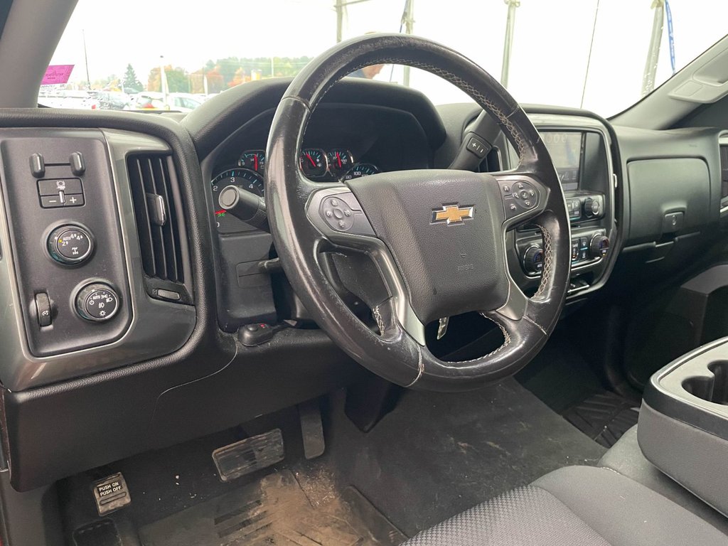 Chevrolet Silverado 1500  2018 à St-Jérôme, Québec - 3 - w1024h768px