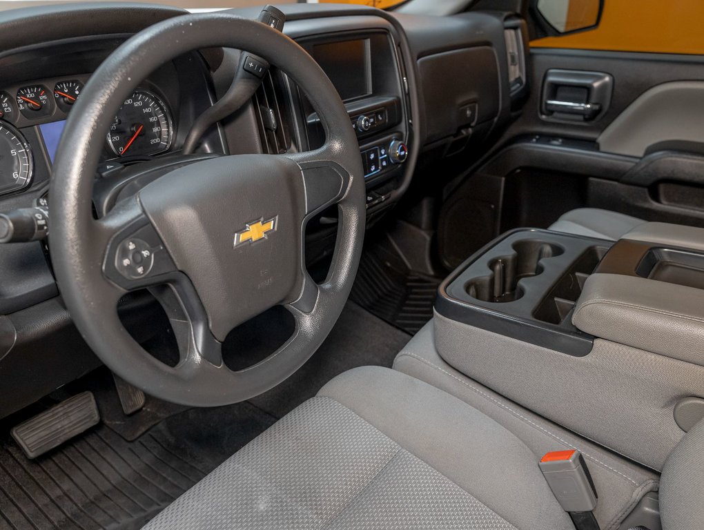 Chevrolet Silverado 1500  2019 à St-Jérôme, Québec - 2 - w1024h768px