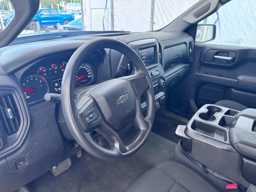 2020 Chevrolet Silverado 1500 in St-Jérôme, Quebec - 3 - w1024h768px