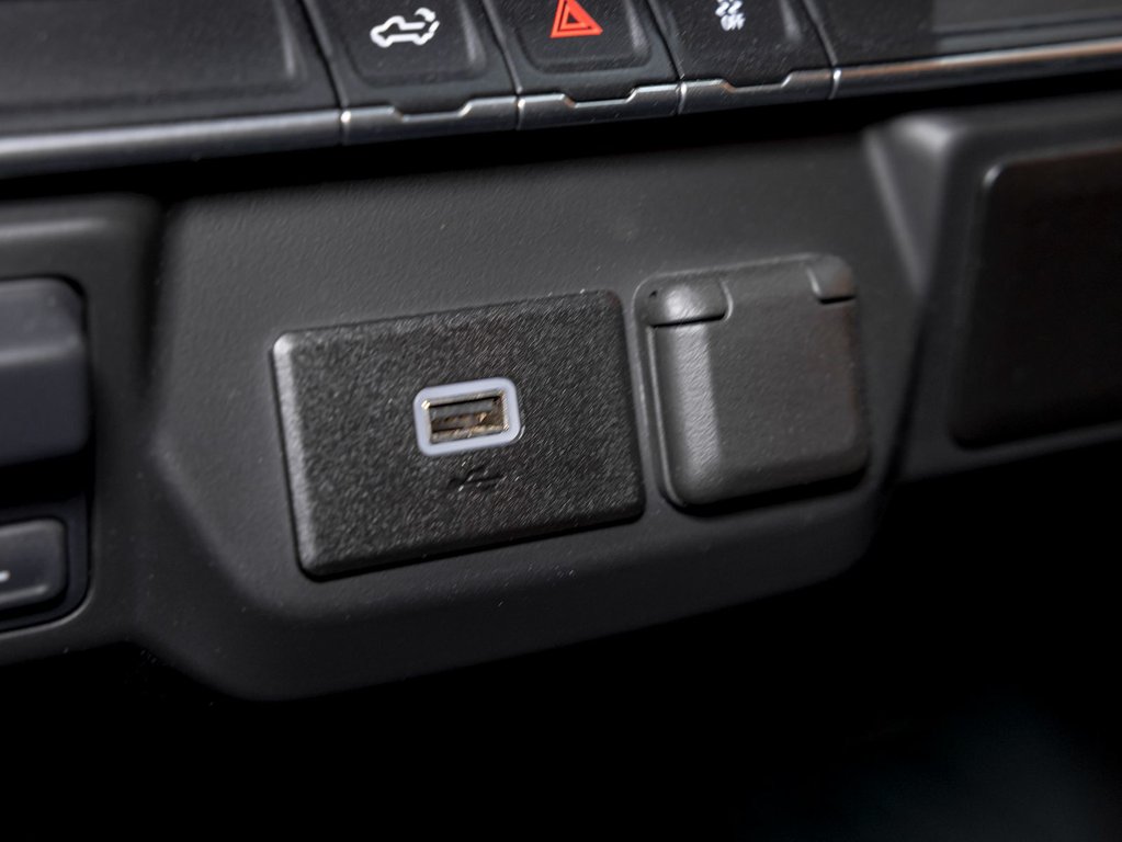 2020 Chevrolet Silverado 1500 in St-Jérôme, Quebec - 25 - w1024h768px