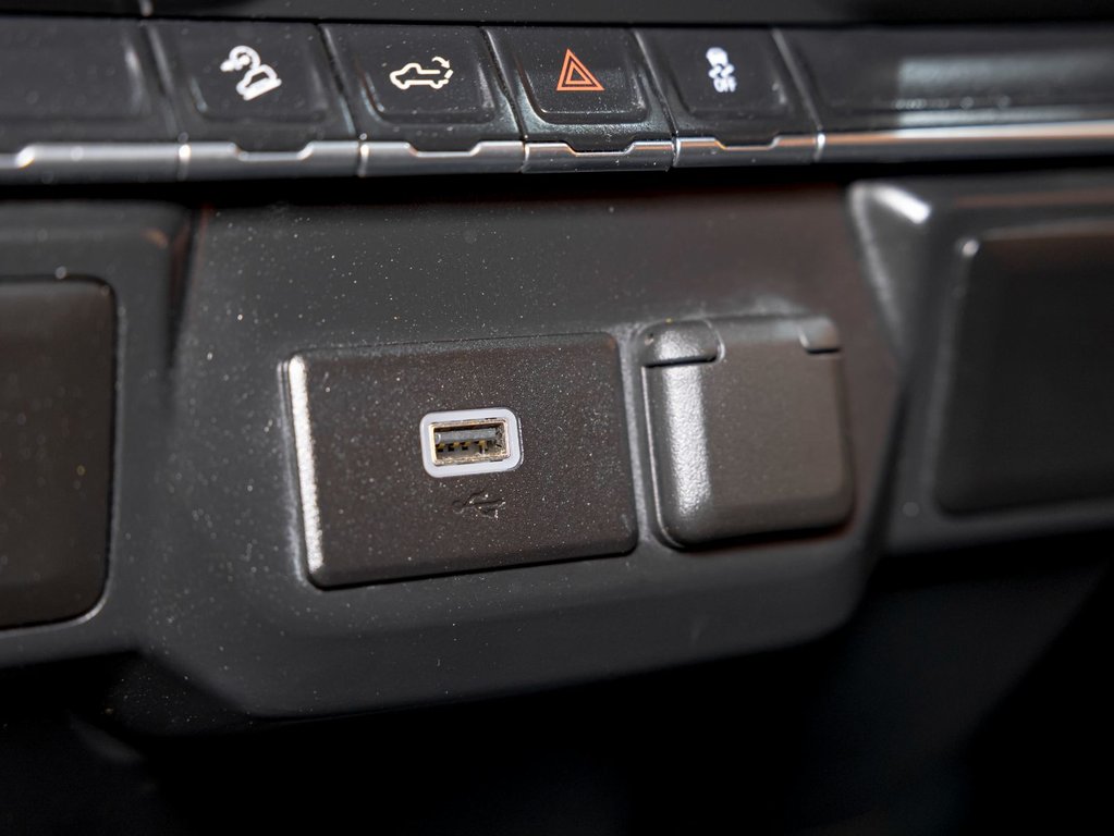 2020 Chevrolet Silverado 1500 in St-Jérôme, Quebec - 21 - w1024h768px