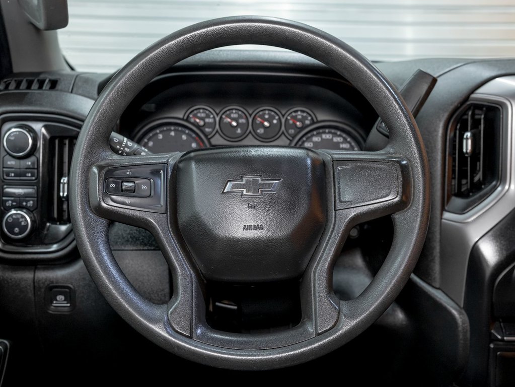 2020 Chevrolet Silverado 1500 in St-Jérôme, Quebec - 12 - w1024h768px