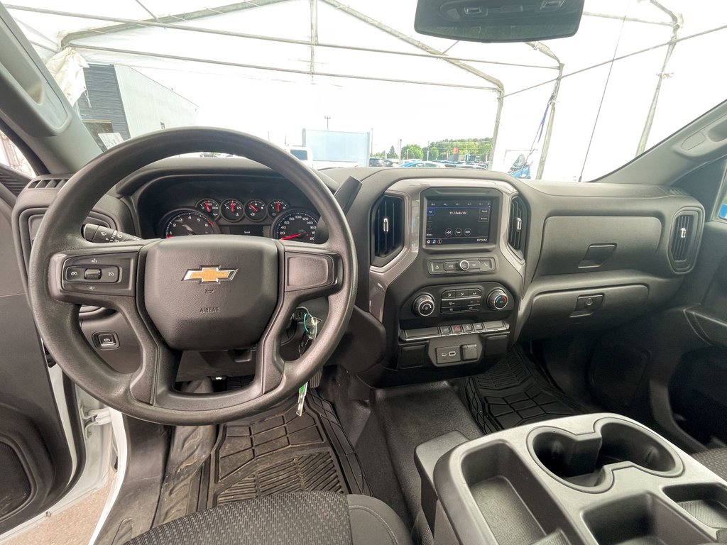 2021 Chevrolet Silverado 1500 in St-Jérôme, Quebec - 10 - w1024h768px