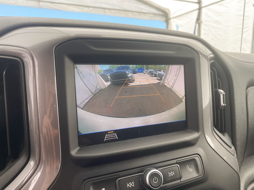 2021 Chevrolet Silverado 1500 in St-Jérôme, Quebec - 12 - w1024h768px