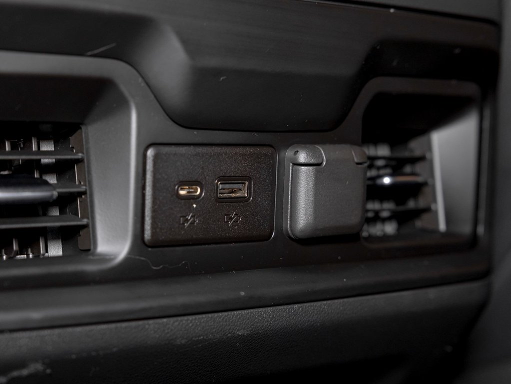 2021 Chevrolet Silverado 1500 in St-Jérôme, Quebec - 31 - w1024h768px