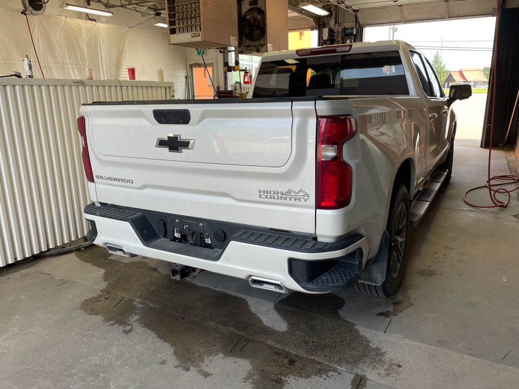 2021 Chevrolet Silverado 1500 in St-Jérôme, Quebec - 10 - w1024h768px