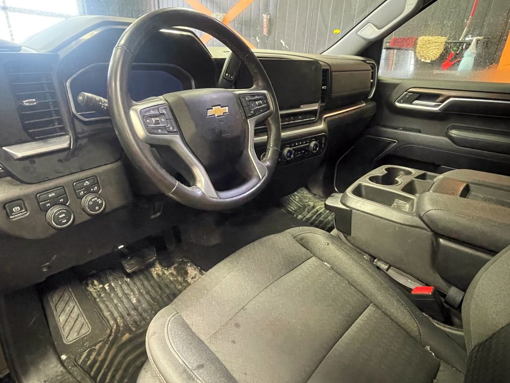 2022 Chevrolet Silverado 1500 in St-Jérôme, Quebec - 3 - w1024h768px