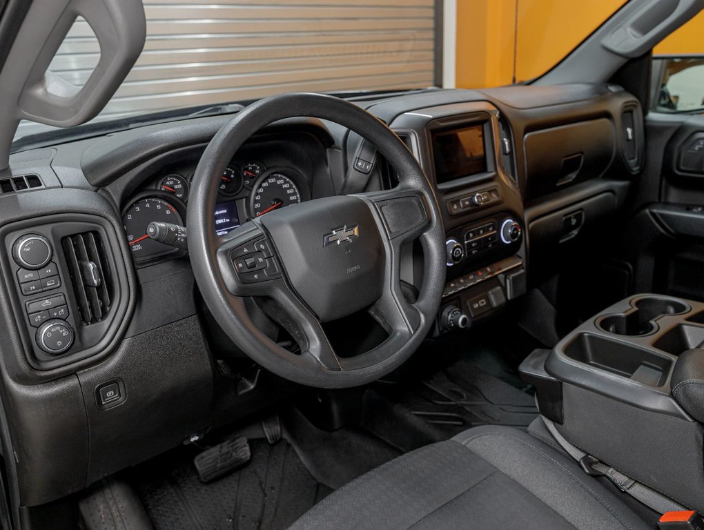 Chevrolet Silverado 1500  2022 à St-Jérôme, Québec - 2 - w1024h768px