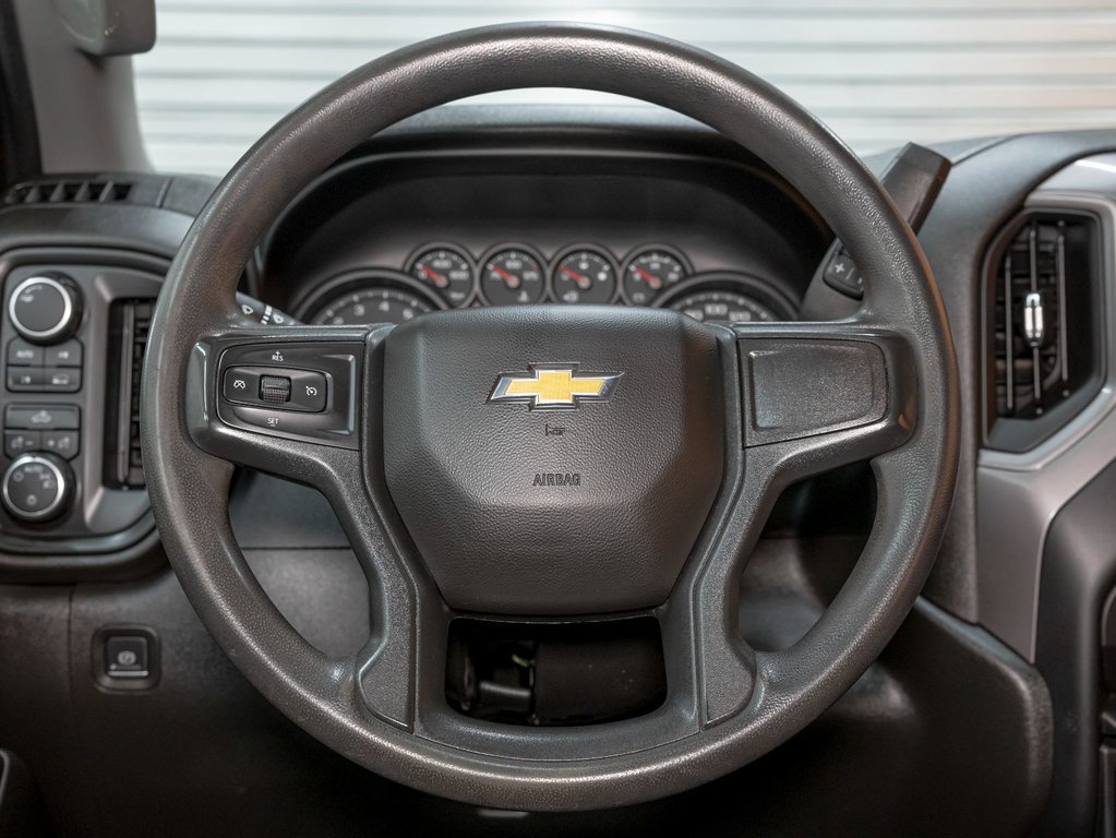 Chevrolet Silverado 1500  2022 à St-Jérôme, Québec - 12 - w1024h768px