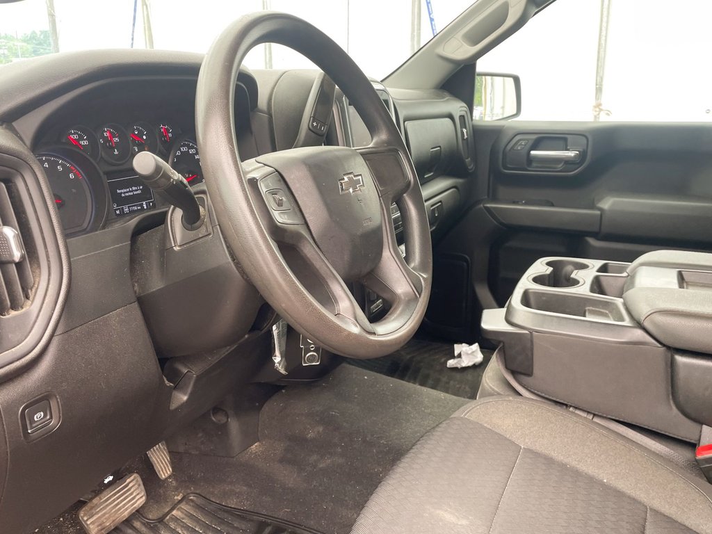 Chevrolet Silverado 1500  2022 à St-Jérôme, Québec - 3 - w1024h768px