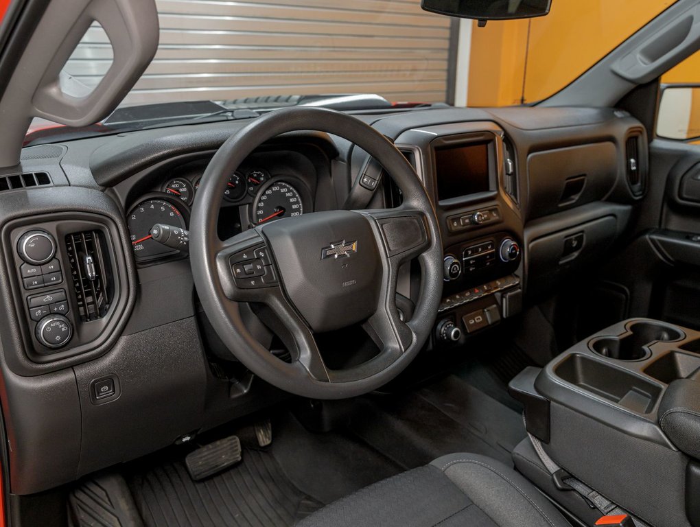 Chevrolet Silverado 1500  2022 à St-Jérôme, Québec - 2 - w1024h768px