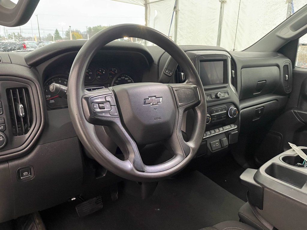 2022 Chevrolet Silverado 1500 in St-Jérôme, Quebec - 3 - w1024h768px