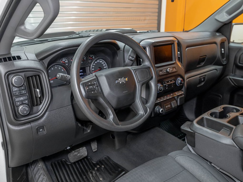 2022 Chevrolet Silverado 1500 in St-Jérôme, Quebec - 2 - w1024h768px