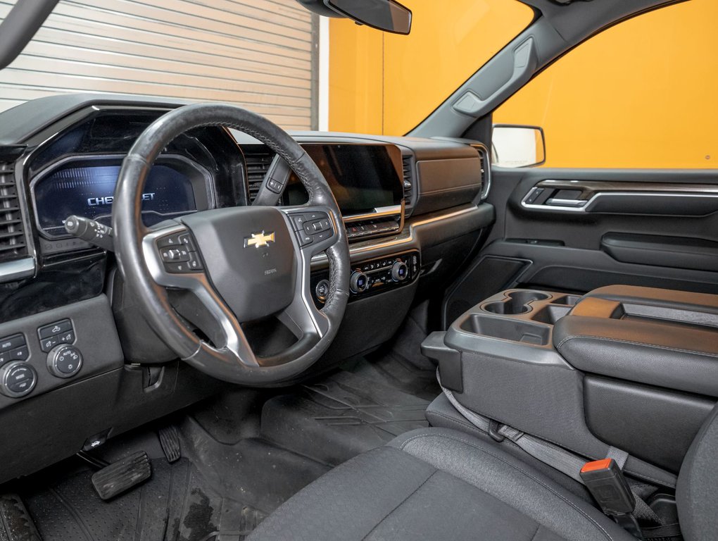 2022 Chevrolet Silverado 1500 in St-Jérôme, Quebec - 2 - w1024h768px