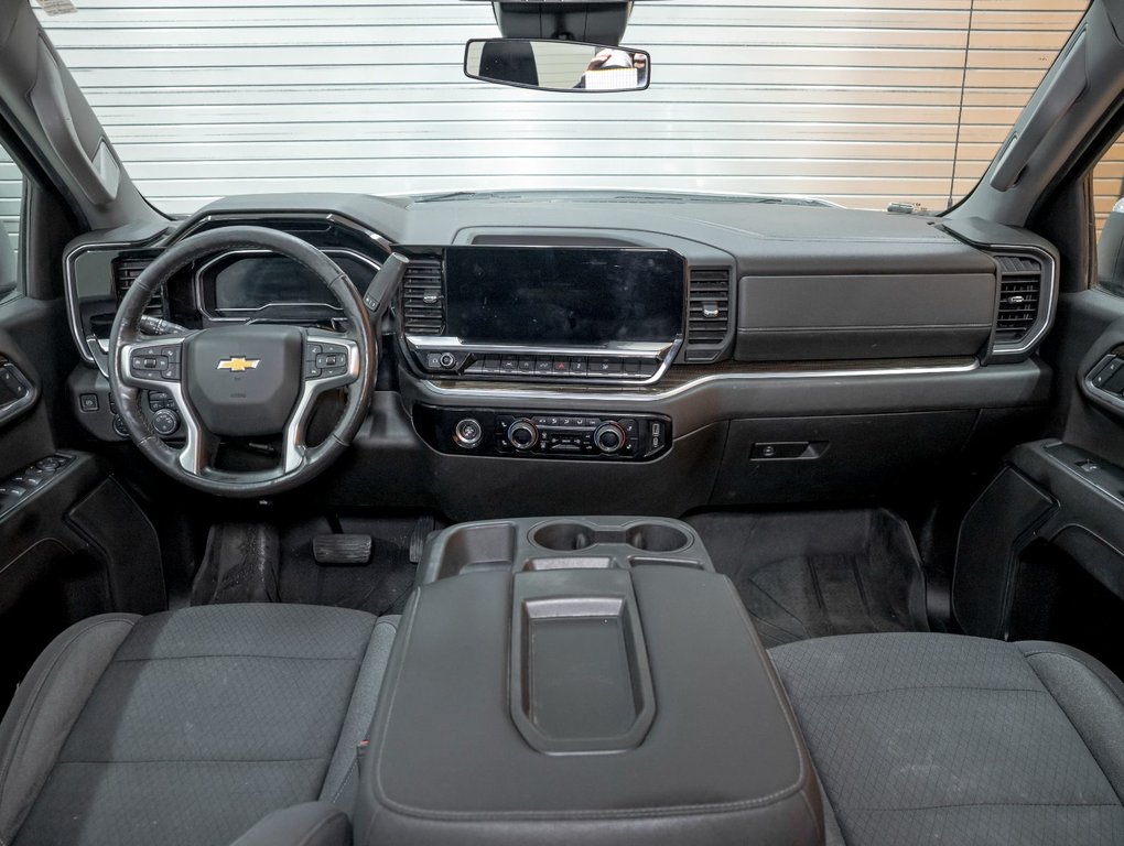 2022 Chevrolet Silverado 1500 in St-Jérôme, Quebec - 11 - w1024h768px