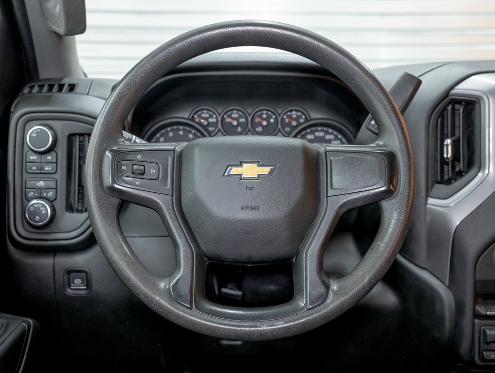 Chevrolet Silverado 1500  2022 à St-Jérôme, Québec - 12 - w1024h768px