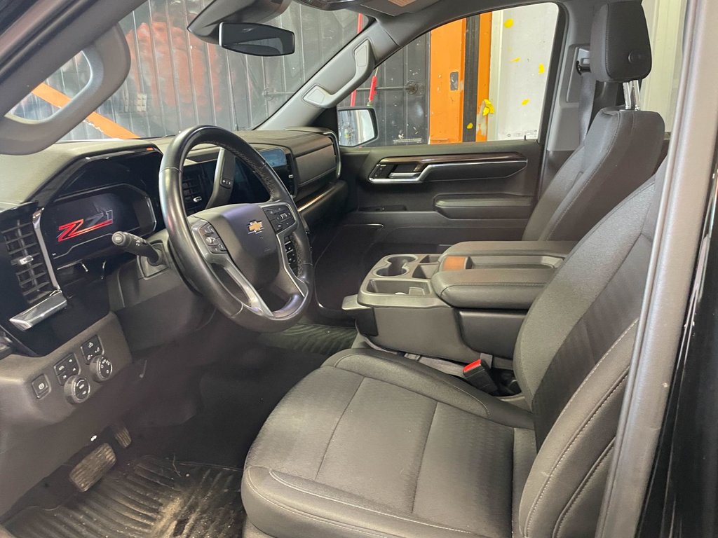 2023 Chevrolet Silverado 1500 in St-Jérôme, Quebec - 4 - w1024h768px