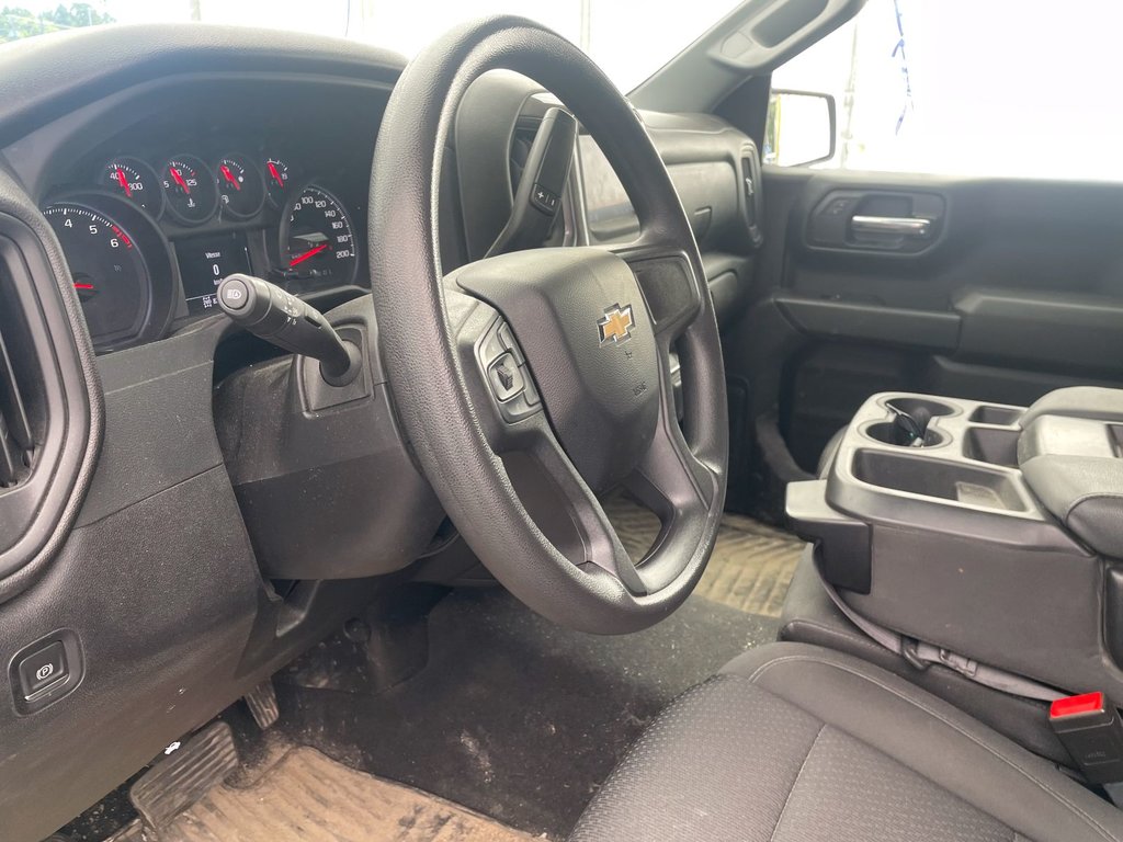 2023 Chevrolet Silverado 1500 in St-Jérôme, Quebec - 3 - w1024h768px
