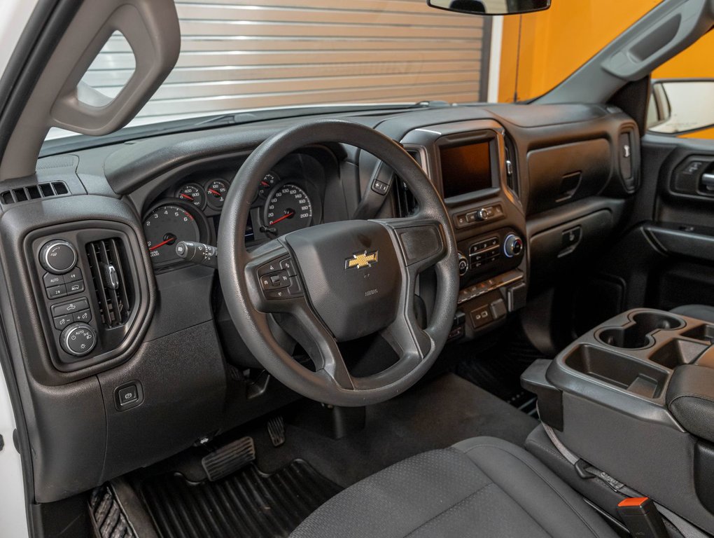 2023 Chevrolet Silverado 1500 in St-Jérôme, Quebec - 2 - w1024h768px