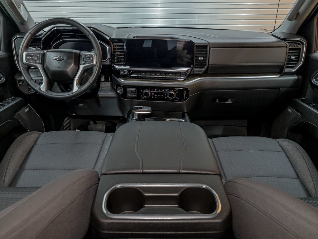 Chevrolet Silverado 1500  2023 à St-Jérôme, Québec - 11 - w1024h768px