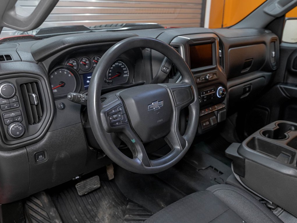 2023 Chevrolet Silverado 1500 in St-Jérôme, Quebec - 2 - w1024h768px