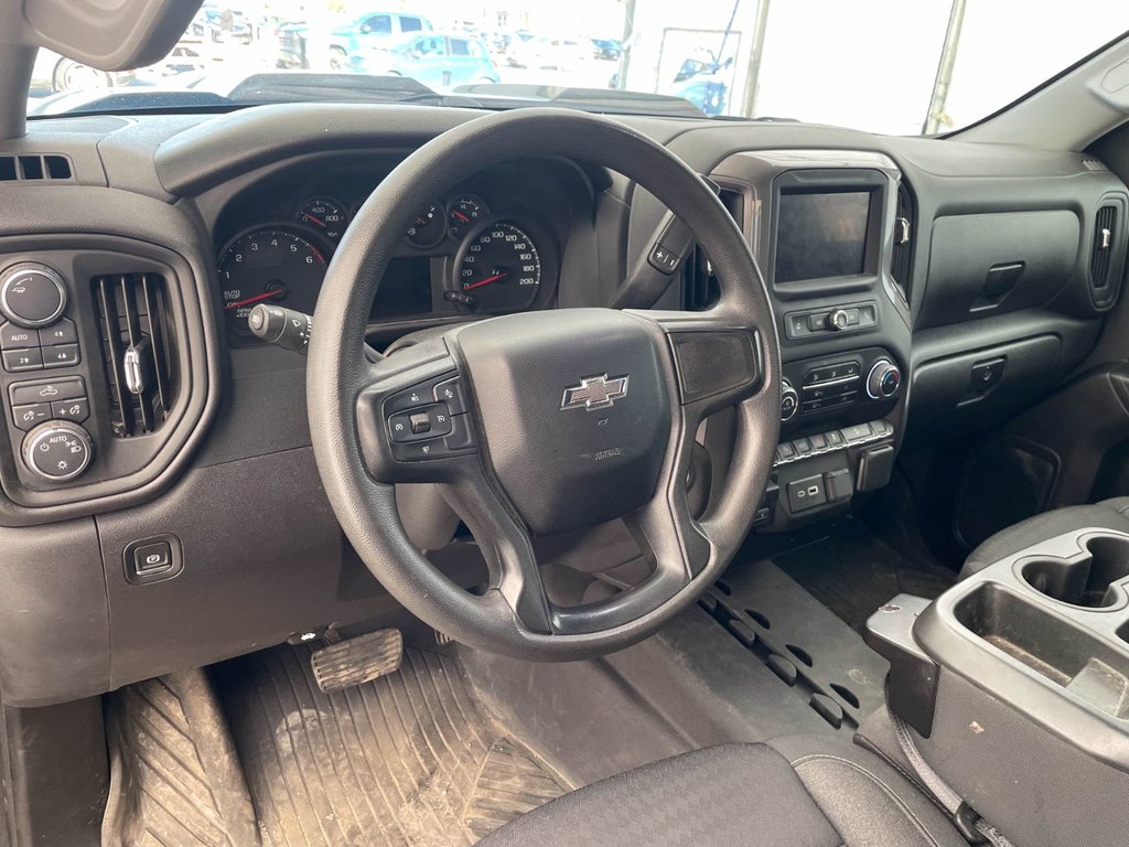 2023 Chevrolet Silverado 1500 in St-Jérôme, Quebec - 3 - w1024h768px