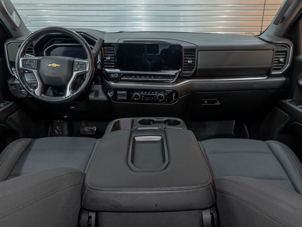 Chevrolet Silverado 1500  2023 à St-Jérôme, Québec - 11 - w1024h768px