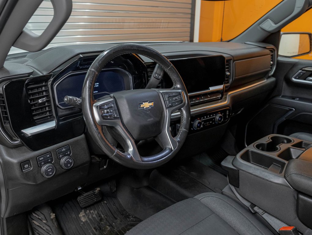 Chevrolet Silverado 1500  2023 à St-Jérôme, Québec - 2 - w1024h768px