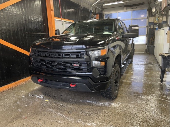 Chevrolet Silverado 1500  2023 à St-Jérôme, Québec - 1 - w1024h768px