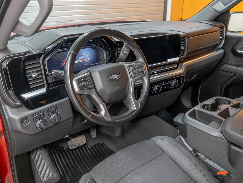 2023 Chevrolet Silverado 1500 in St-Jérôme, Quebec - 2 - w1024h768px