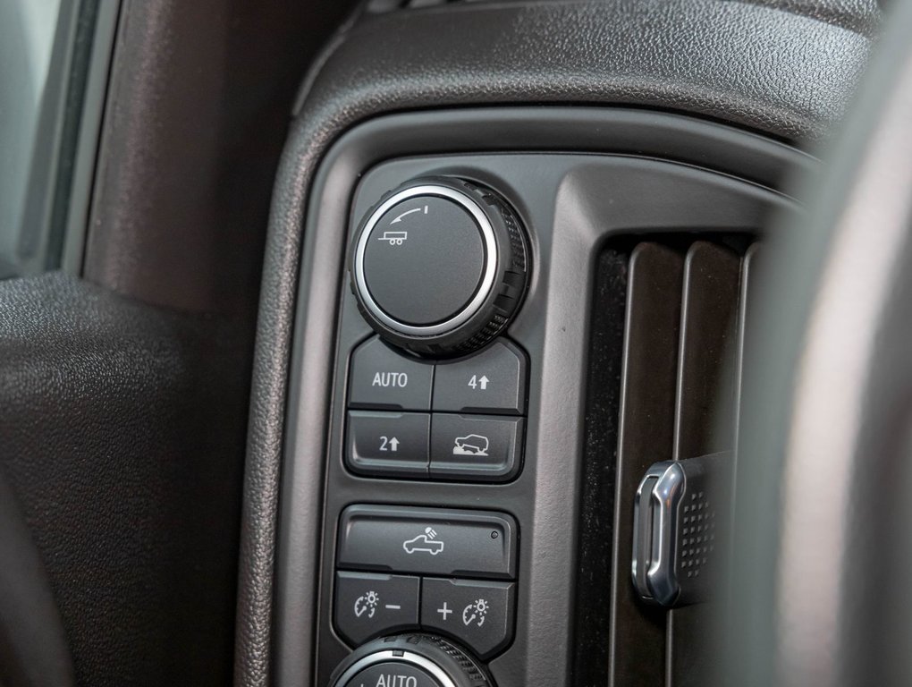2023 Chevrolet Silverado 1500 in St-Jérôme, Quebec - 23 - w1024h768px
