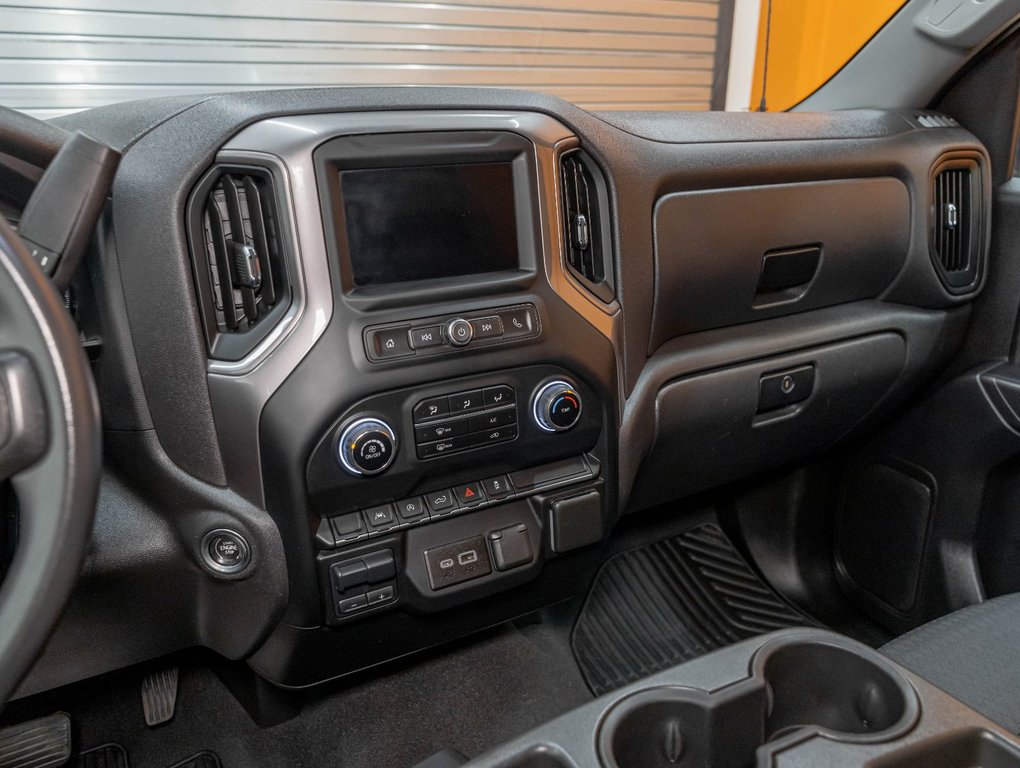 2023 Chevrolet Silverado 1500 in St-Jérôme, Quebec - 17 - w1024h768px